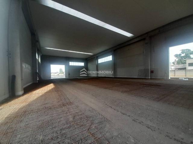 Locale Commerciale in vendita a Capodimonte, Castenedolo