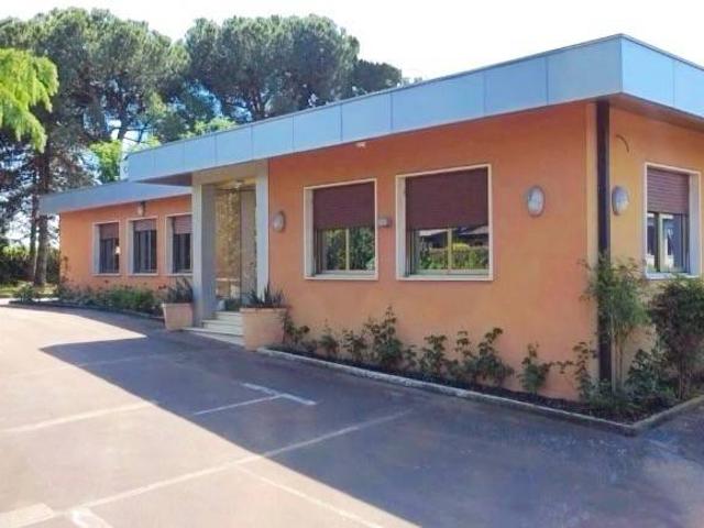 Locale Commerciale in vendita a Capodimonte, Castenedolo