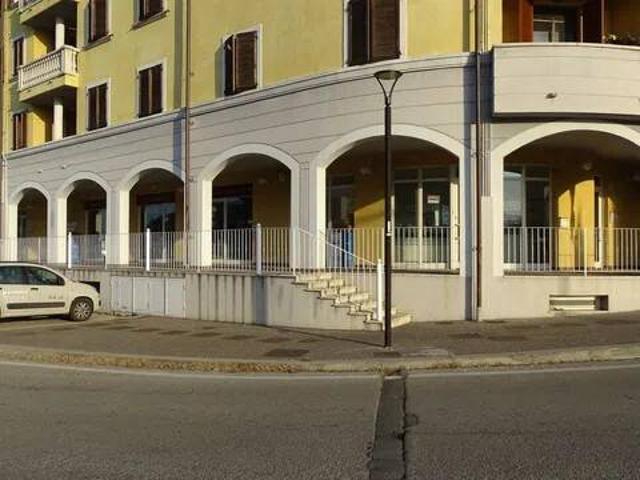 Locale Commerciale in vendita a Castiglion Fiorentino, Toscana