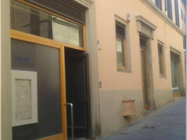 Locale Commerciale in vendita a Castiglion Fiorentino, Toscana