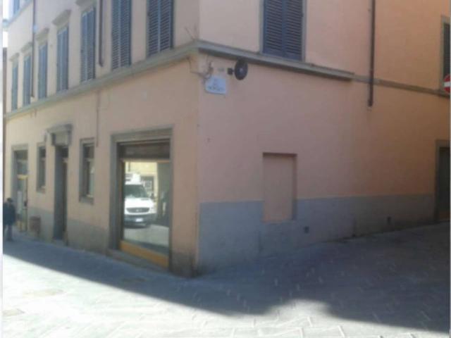 Locale Commerciale in vendita a Castiglion Fiorentino, Toscana