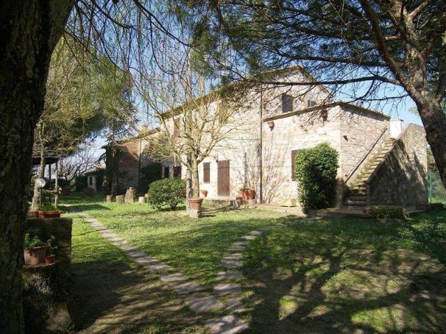 Locale Commerciale in vendita a Piana, Gioiella