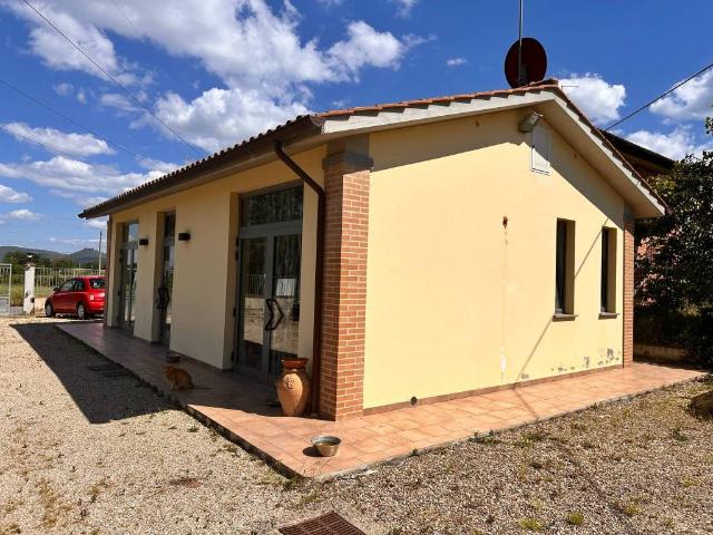 Locale Commerciale in vendita a Poggetto, Gioiella