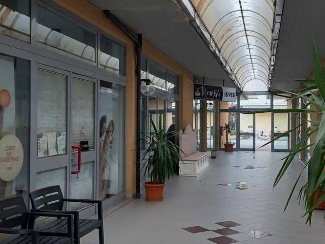 Locale Commerciale in vendita a Gioiella, Umbria