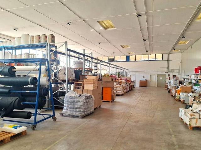 Locale Commerciale in vendita a Gioiella