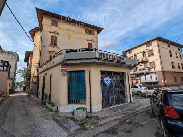 Locale Commerciale in vendita a Gioiella, Umbria