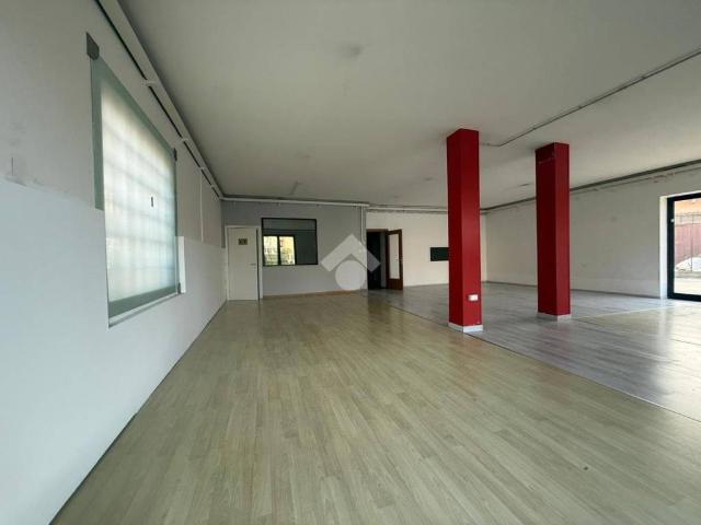 Locale Commerciale in vendita a Castiglione Delle Stiviere, Lombardia