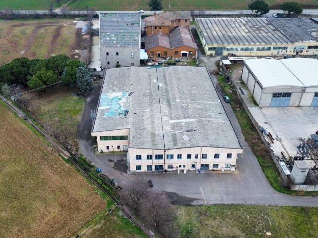 Locale Commerciale in vendita a Castiglione Delle Stiviere, Lombardia