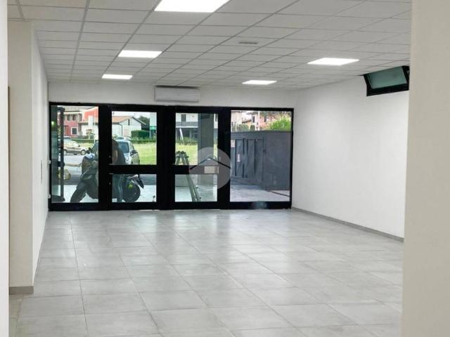 Locale Commerciale in vendita a Castiglione Delle Stiviere, Lombardia