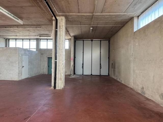 Locale Commerciale in vendita a Piemonte, Cuneo