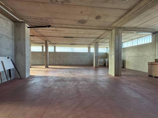 Locale Commerciale in vendita a Piemonte, Cuneo