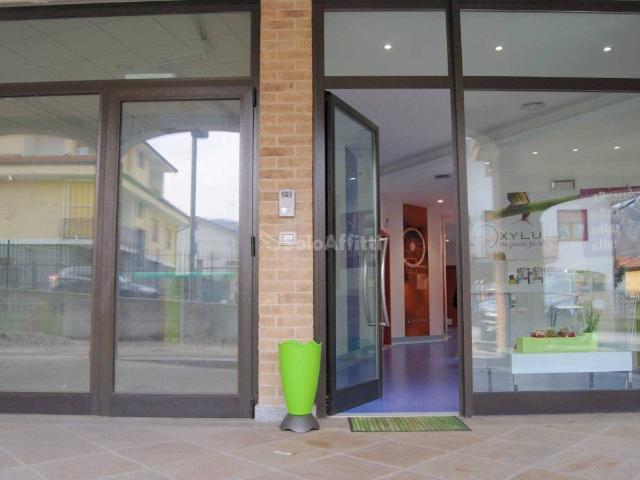 Locale Commerciale in vendita a Castiglione Torinese, Piemonte