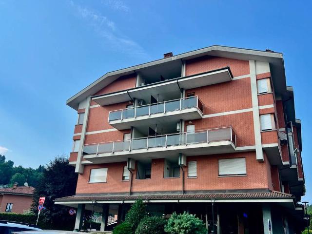 Locale Commerciale in vendita a Castiglione Torinese, Piemonte