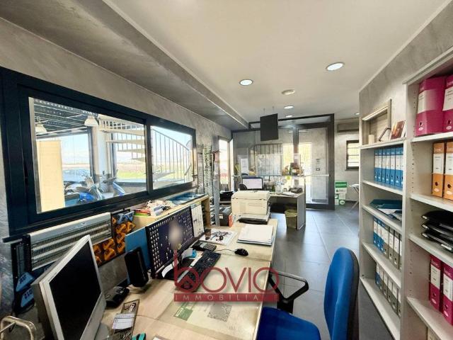 Locale Commerciale in vendita a Castiglione Alto, Castiglione Torinese