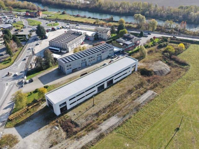 Locale Commerciale in vendita a Castione Andevenno, Lombardia