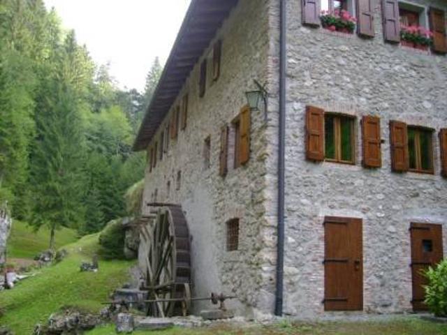 Locale Commerciale in vendita a Dorga, Castione Della Presolana