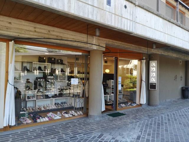 Locale Commerciale in vendita a Dorga, Castione Della Presolana