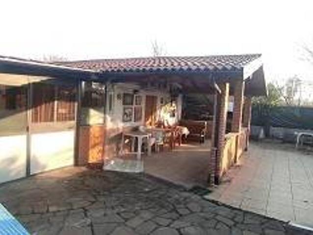 Locale Commerciale in vendita a Castiraga Vidardo, Lombardia