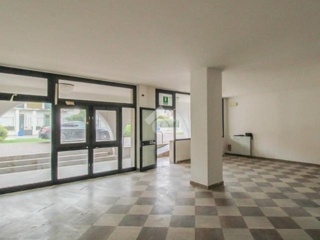 Locale Commerciale in vendita a Castrezzato, Brescia