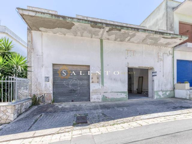Locale Commerciale in vendita a Puglia, Lecce
