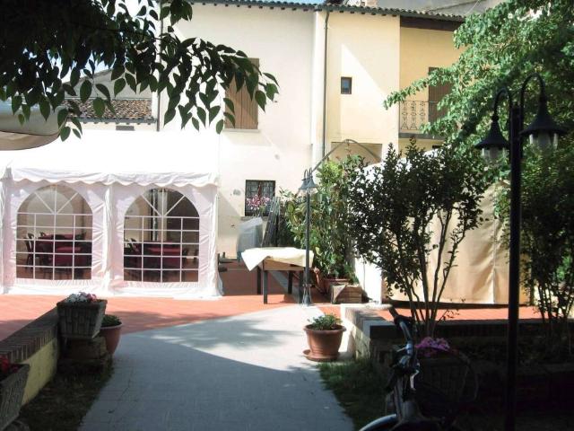 Locale Commerciale in vendita a Unione di Comuni della Romagna Forlivese, Castrocaro Terme