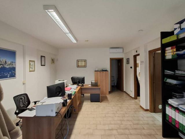 Locale Commerciale in vendita a Unione di Comuni della Romagna Forlivese, Castrocaro Terme