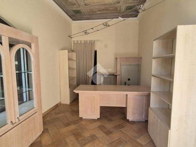 Locale Commerciale in vendita a Unione di Comuni della Romagna Forlivese, Castrocaro Terme