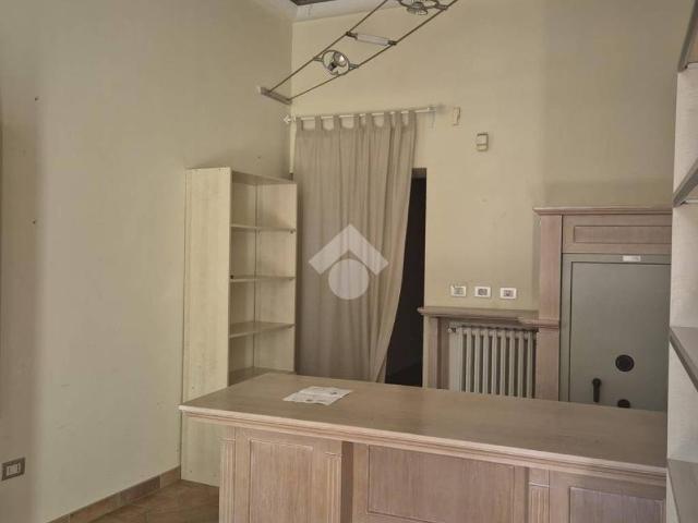 Locale Commerciale in vendita a Unione di Comuni della Romagna Forlivese, Castrocaro Terme