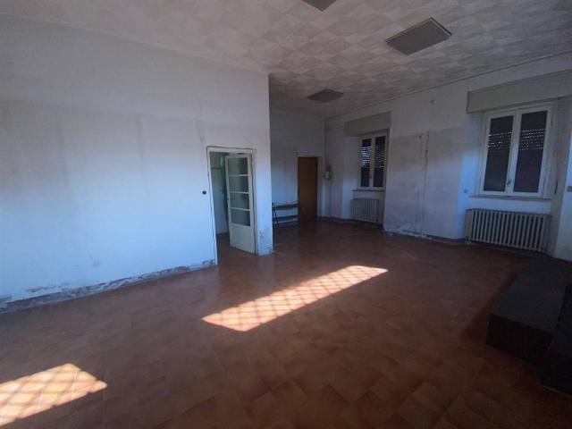 Locale Commerciale in vendita a Castronno, Lombardia