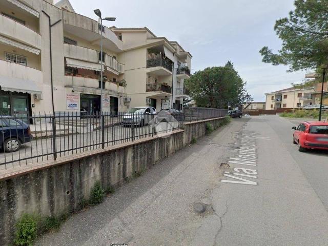 Locale Commerciale in vendita a Calabria, Cosenza