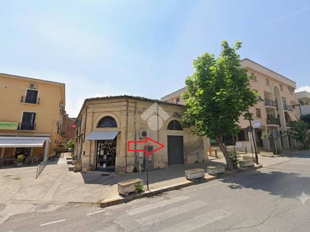 Locale Commerciale in vendita a Calabria, Cosenza
