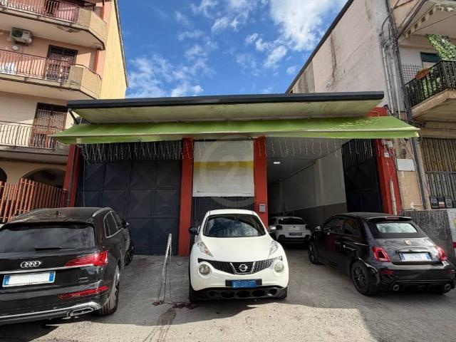 Locale Commerciale in vendita a San Giorgio-Librino-San Giuseppe la Rena-Zia Lisa-Villaggio Sant'Agata, Catania