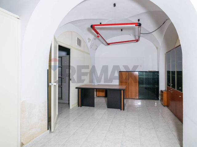 Locale Commerciale in vendita a Borgo-Sanzio, Catania