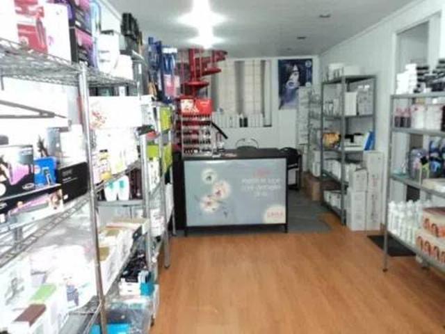 Locale Commerciale in vendita a Borgo-Sanzio, Catania
