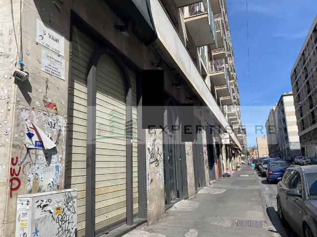 Locale Commerciale in vendita a Centro storico, Catania