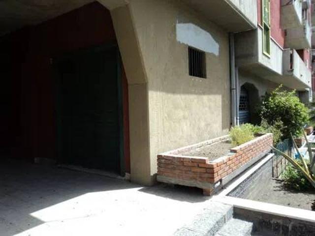 Locale Commerciale in vendita a San Giorgio-Librino-San Giuseppe la Rena-Zia Lisa-Villaggio Sant'Agata, Catania