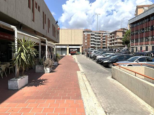 Locale Commerciale in vendita a Borgo-Sanzio, Catania