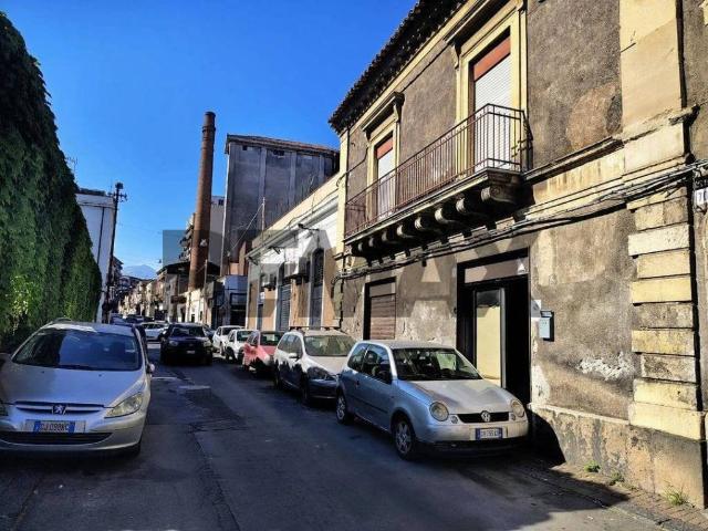 Locale Commerciale in vendita a Centro storico, Catania