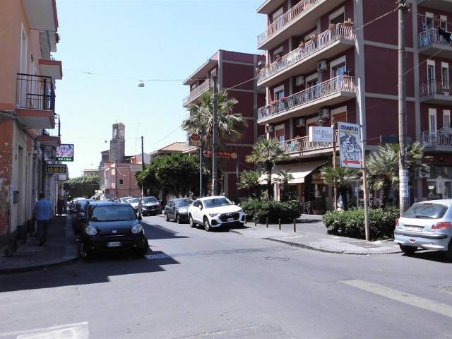 Locale Commerciale in vendita a Picanello-Ognina-Barriera-Canalicchio, Catania