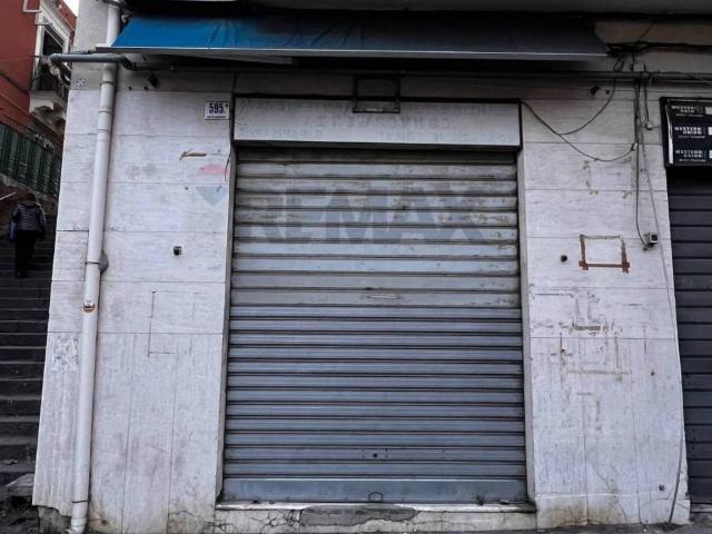 Locale Commerciale in vendita a Centro storico, Catania