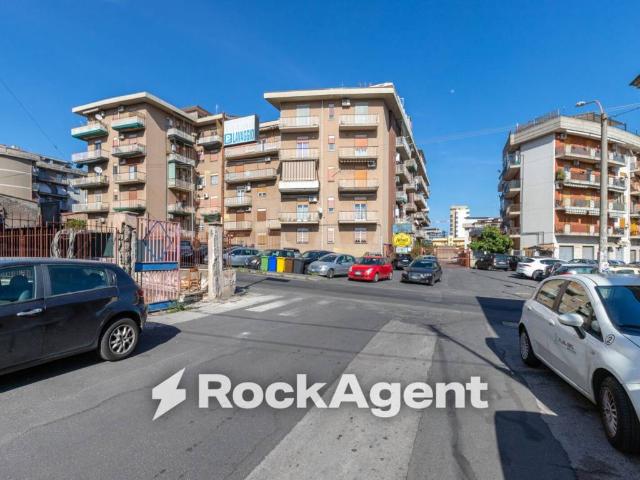 Locale Commerciale in vendita a Monte Po-Nesima-San Leone-Rapisardi, Catania