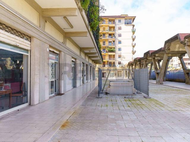 Locale Commerciale in vendita a Borgo-Sanzio, Catania