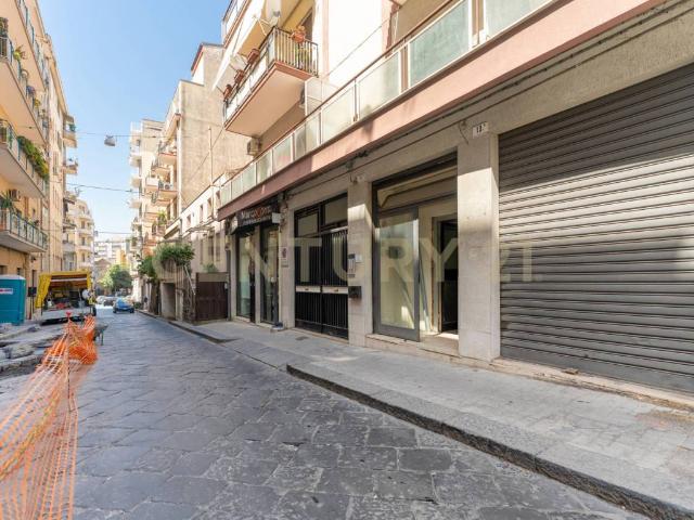 Locale Commerciale in vendita a Picanello-Ognina-Barriera-Canalicchio, Catania