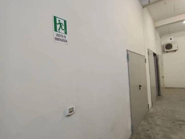 Locale Commerciale in vendita a Monte Po-Nesima-San Leone-Rapisardi, Catania