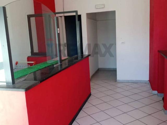 Locale Commerciale in vendita a San Giorgio-Librino-San Giuseppe la Rena-Zia Lisa-Villaggio Sant'Agata, Catania