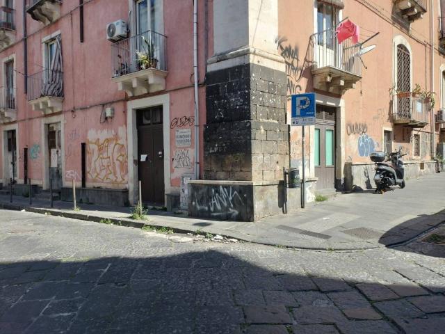 Locale Commerciale in vendita a Centro storico, Catania