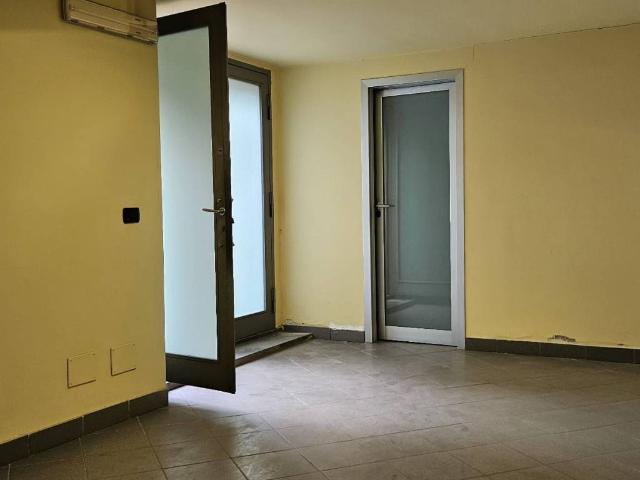 Locale Commerciale in vendita a Borgo-Sanzio, Catania