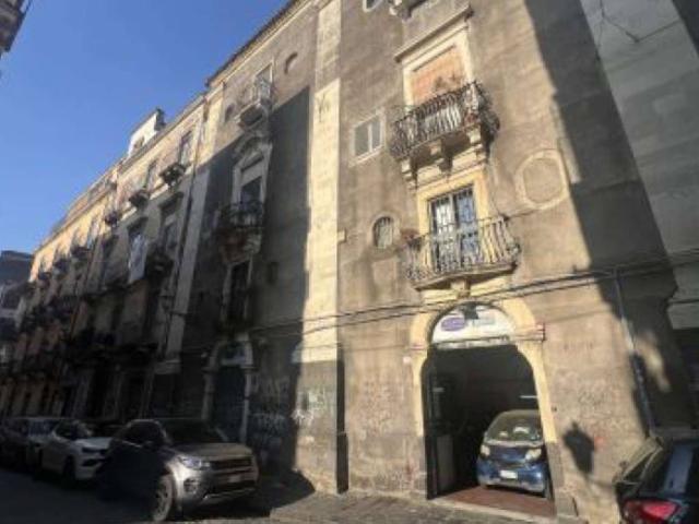 Locale Commerciale in vendita a Picanello-Ognina-Barriera-Canalicchio, Catania
