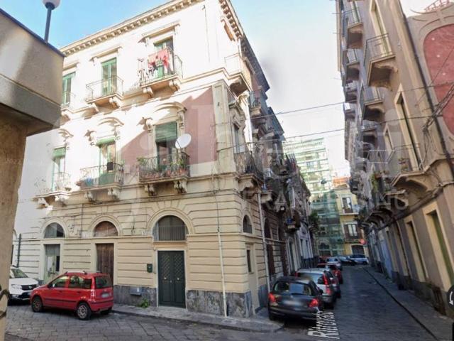Locale Commerciale in vendita a Centro storico, Catania