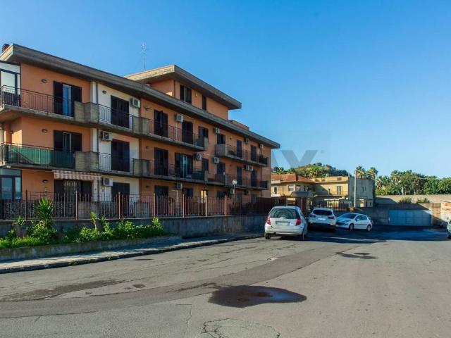 Locale Commerciale in vendita a Monte Po-Nesima-San Leone-Rapisardi, Catania